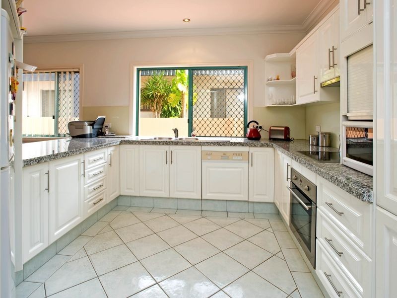 2/130 The Esplanade, Paradise Point QLD 4216