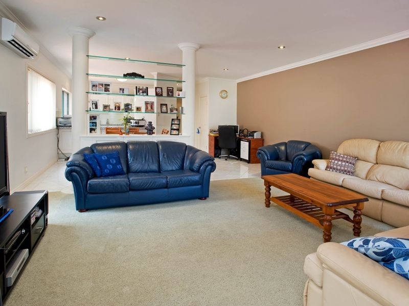 2/130 The Esplanade, Paradise Point QLD 4216