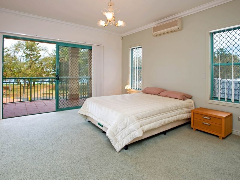 2/130 The Esplanade, Paradise Point QLD 4216
