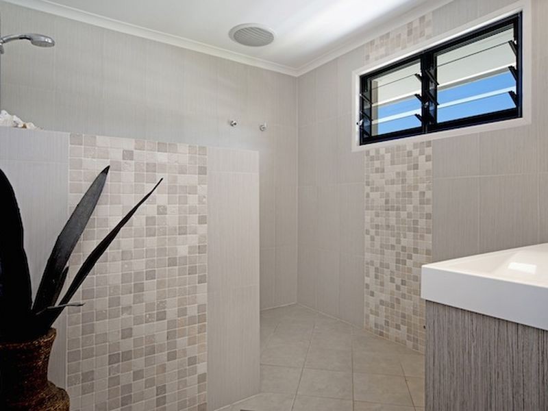 40 Abalone Avenue, Paradise Point QLD 4216