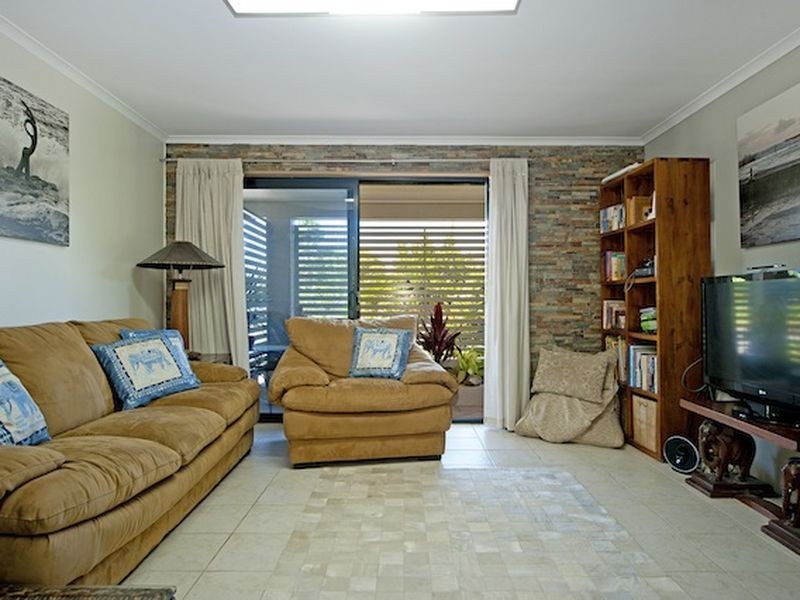 40 Abalone Avenue, Paradise Point QLD 4216