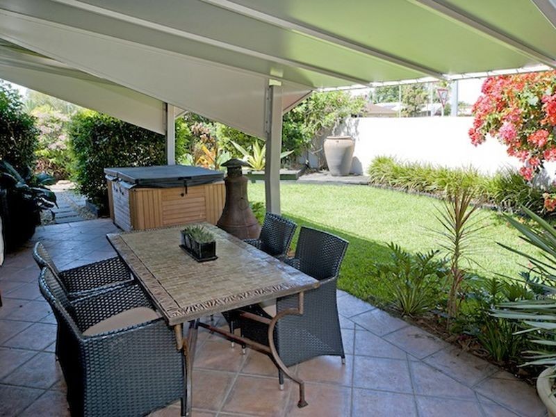 40 Abalone Avenue, Paradise Point QLD 4216