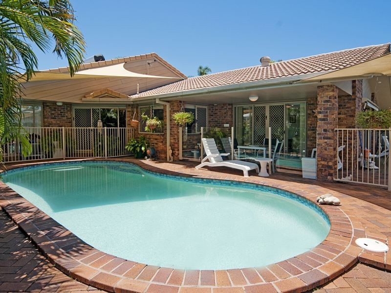 16 Oxley Drive, Paradise Point QLD 4216
