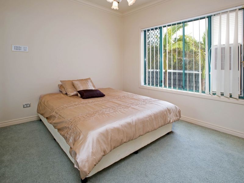 2/130 The Esplanade, Paradise Point QLD 4216