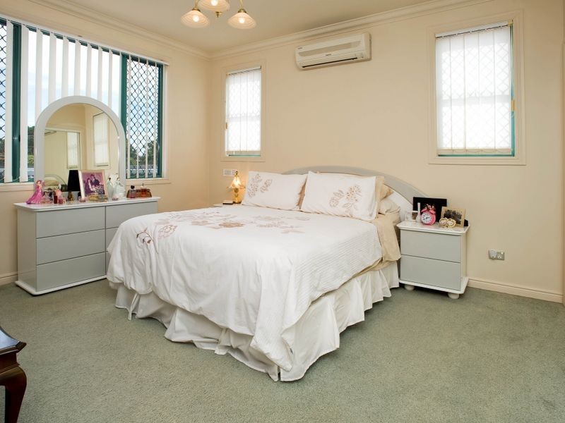 2/130 The Esplanade, Paradise Point QLD 4216