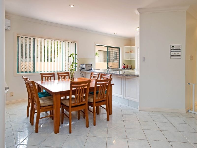 2/130 The Esplanade, Paradise Point QLD 4216