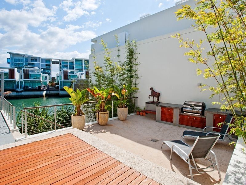 8104 Ephraim Island, Paradise Point QLD 4216