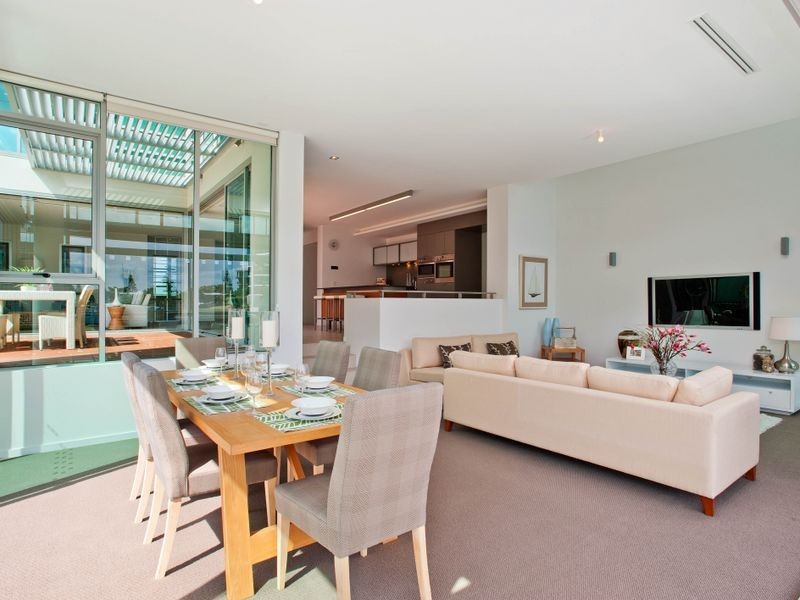 8104 Ephraim Island, Paradise Point QLD 4216