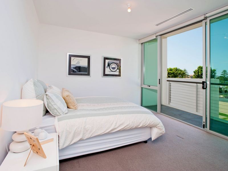 8104 Ephraim Island, Paradise Point QLD 4216
