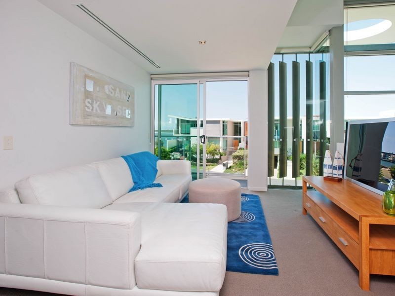 8104 Ephraim Island, Paradise Point QLD 4216