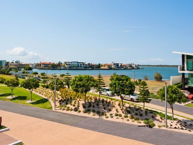 8104 Ephraim Island, Paradise Point QLD 4216