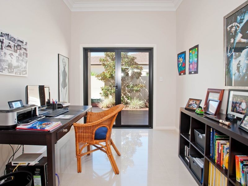 1099 Beechwood Drive, Hope Island QLD 4212