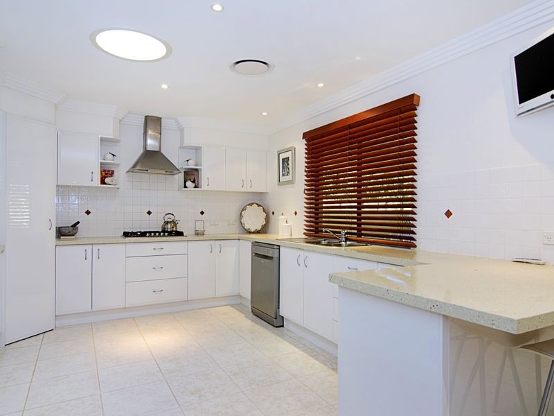 15 Waterside Esplanade, Helensvale QLD 4212