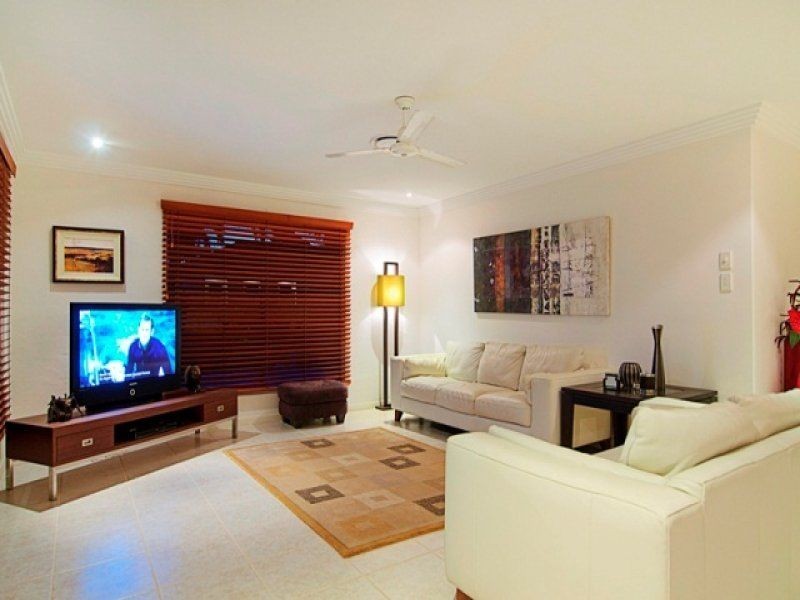 15 Waterside Esplanade, Helensvale QLD 4212