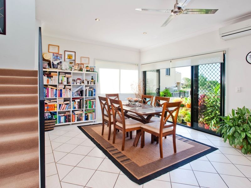 1/18 Ocean Street, Runaway Bay QLD 4216
