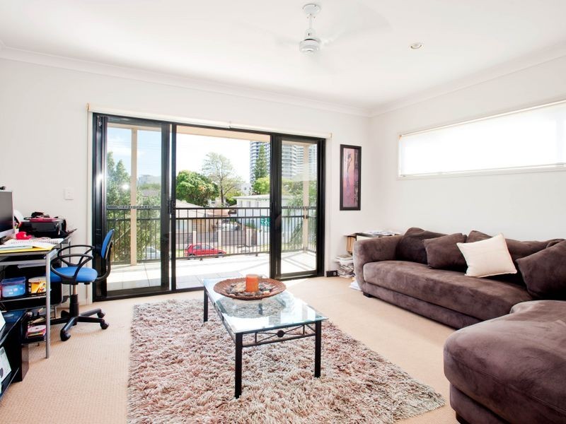 1/18 Ocean Street, Runaway Bay QLD 4216