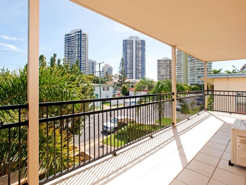 1/18 Ocean Street, Runaway Bay QLD 4216
