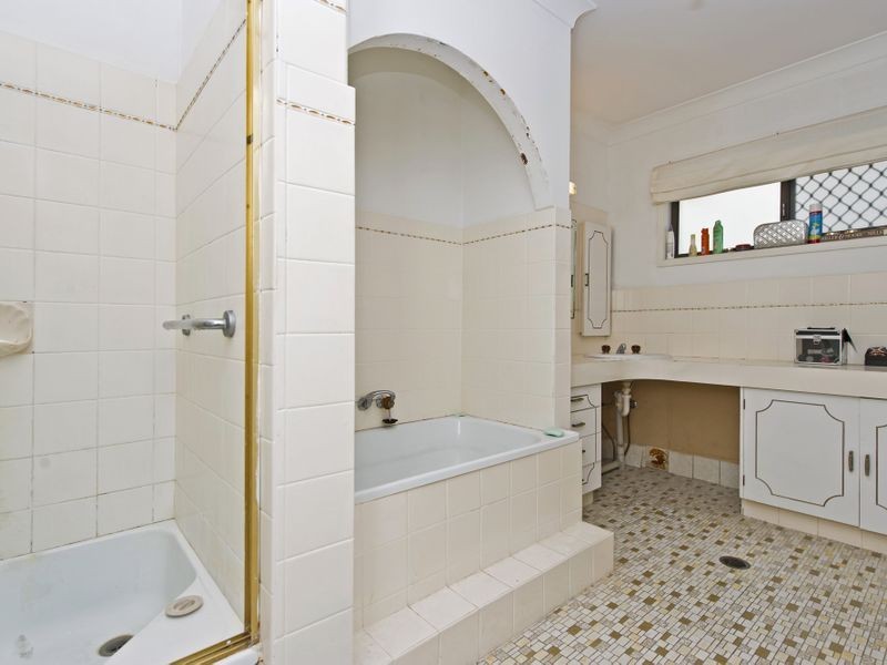 14 Margaroola Avenue, Biggera Waters QLD 4216