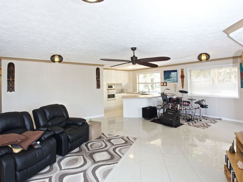 1/9 Madang Crescent, Runaway Bay QLD 4216