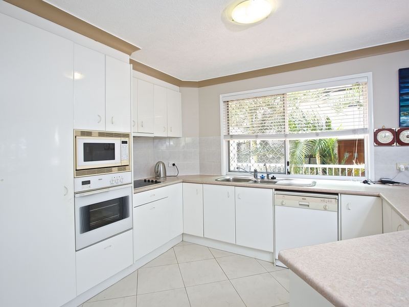 1/9 Madang Crescent, Runaway Bay QLD 4216