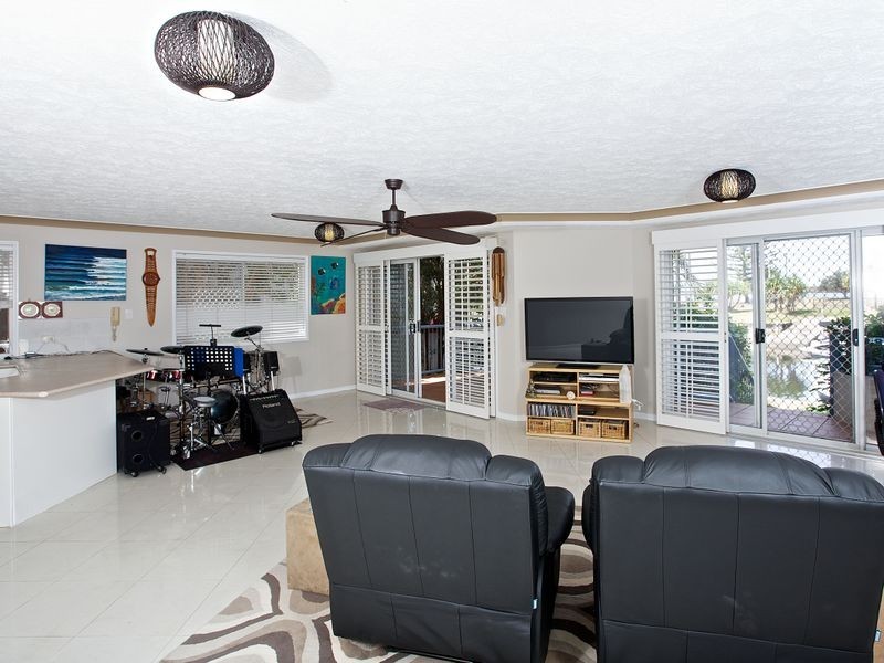 1/9 Madang Crescent, Runaway Bay QLD 4216