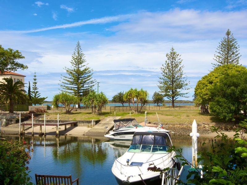 1/9 Madang Crescent, Runaway Bay QLD 4216