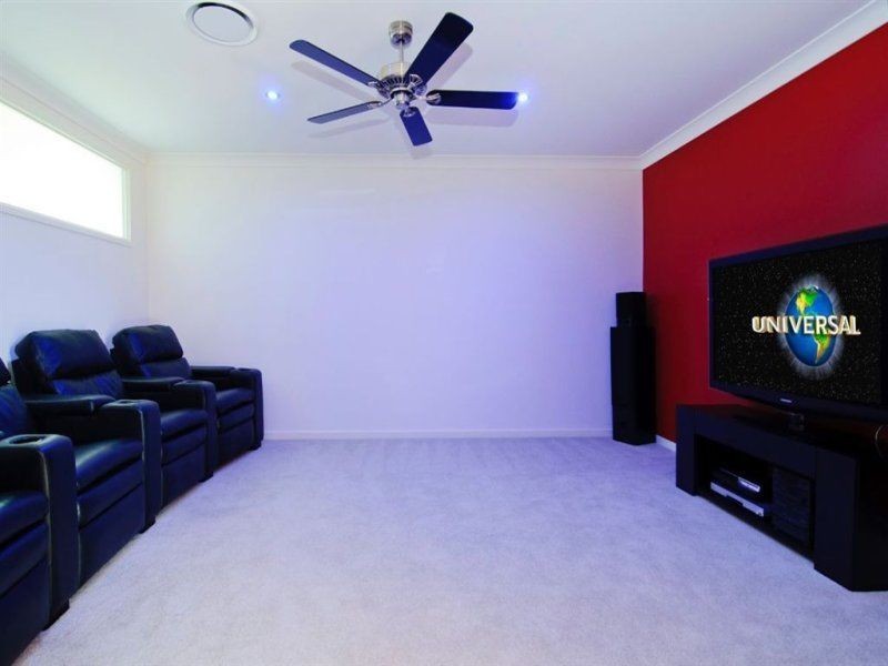 16 Dobell Avenue, Paradise Point QLD 4216