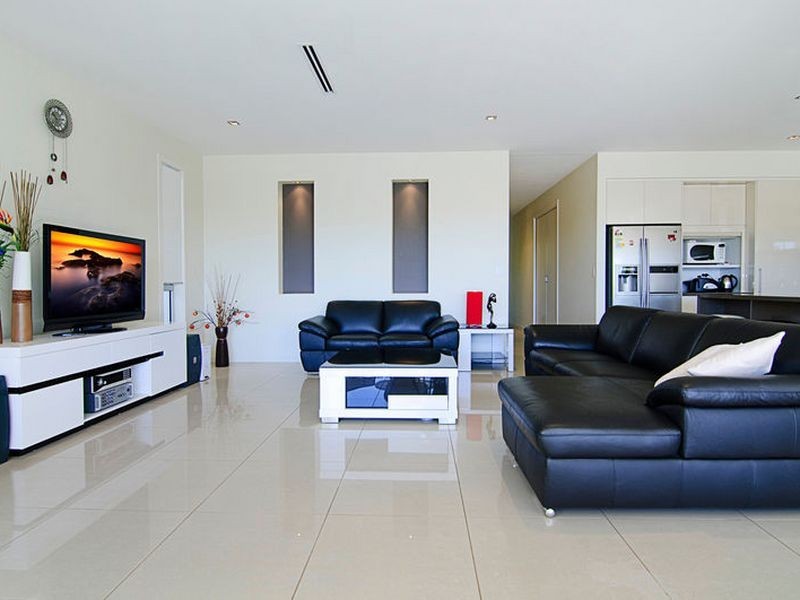 8 Onshore Place, Helensvale QLD 4212