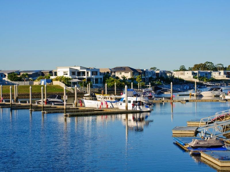 8 Onshore Place, Helensvale QLD 4212