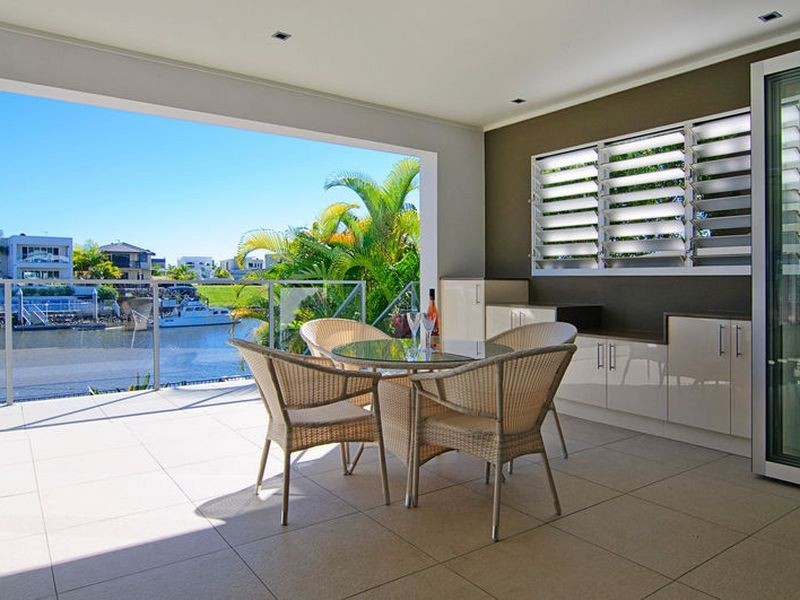 8 Onshore Place, Helensvale QLD 4212