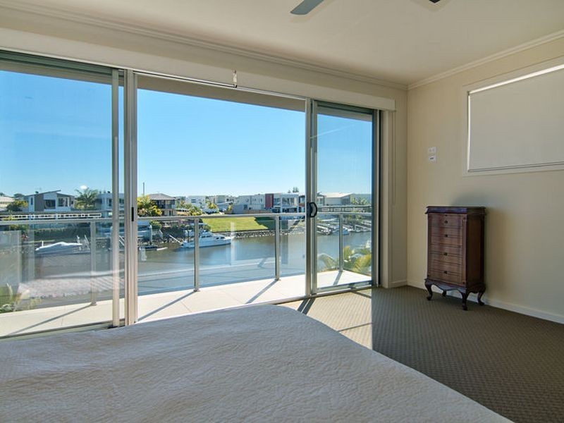 8 Onshore Place, Helensvale QLD 4212