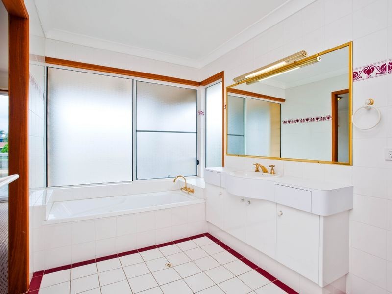 60 Oxley Drive, Paradise Point QLD 4216