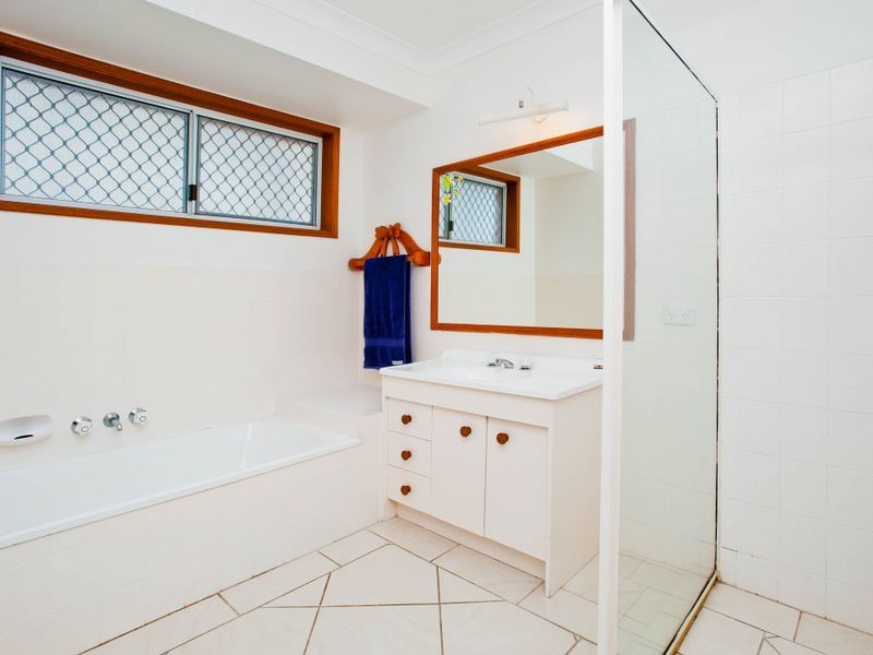 60 Oxley Drive, Paradise Point QLD 4216