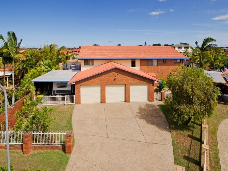 17 Erave Avenue, Runaway Bay QLD 4216