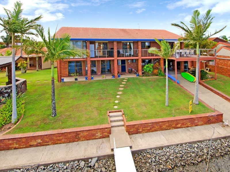 17 Erave Avenue, Runaway Bay QLD 4216