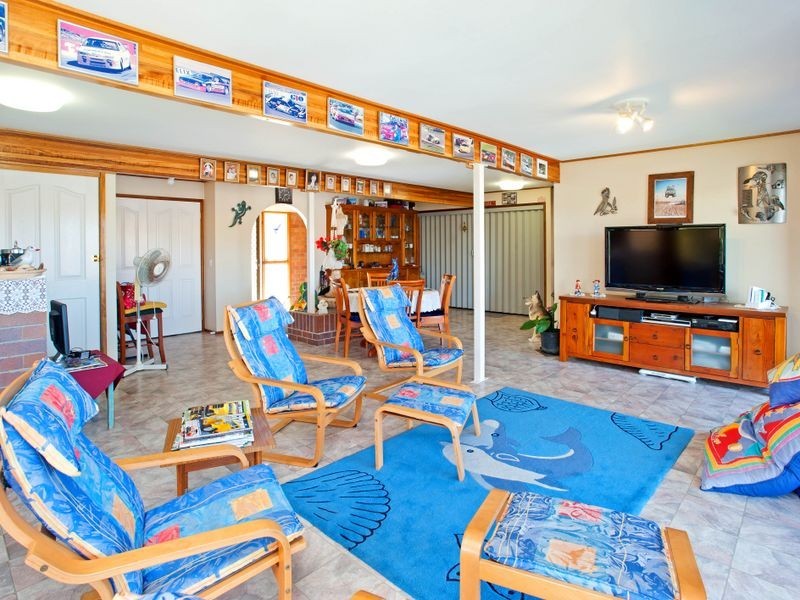 17 Erave Avenue, Runaway Bay QLD 4216