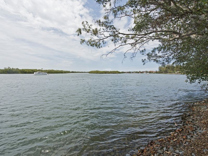 10 Tallara Street, Coombabah QLD 4216