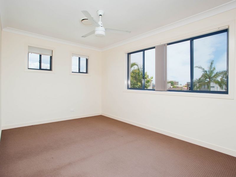 23A Eider Avenue, Paradise Point QLD 4216