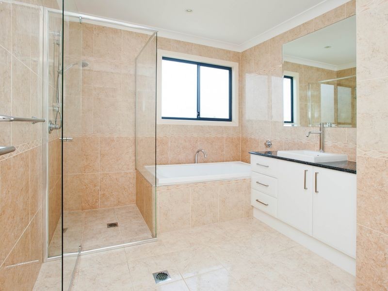 23A Eider Avenue, Paradise Point QLD 4216