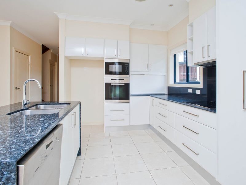 23A Eider Avenue, Paradise Point QLD 4216