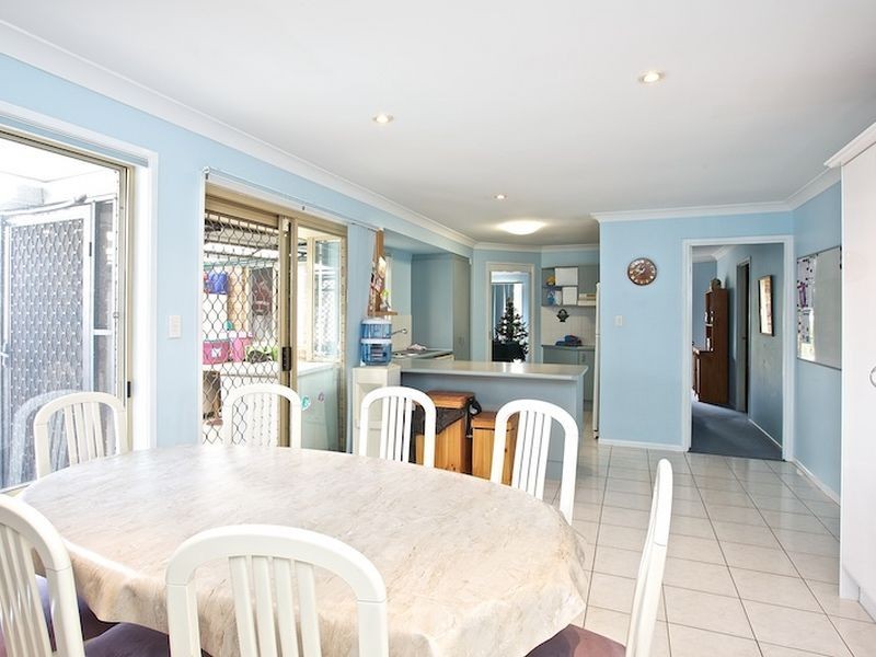 87 Crescent Avenue, Hope Island QLD 4212