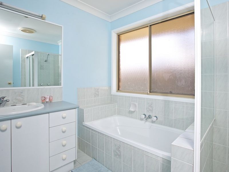 87 Crescent Avenue, Hope Island QLD 4212