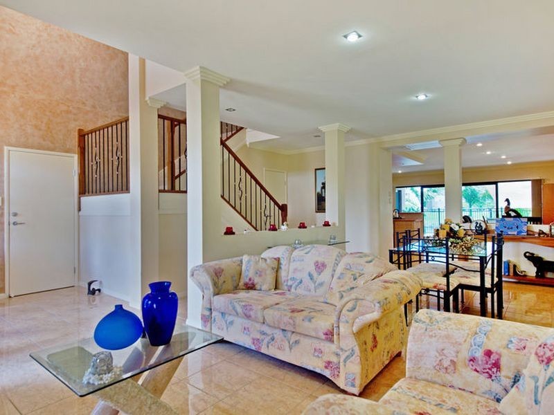 1 Coomera Court, Helensvale QLD 4212