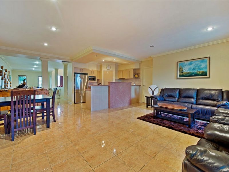 1 Coomera Court, Helensvale QLD 4212