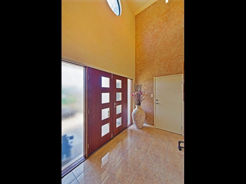 1 Coomera Court, Helensvale QLD 4212