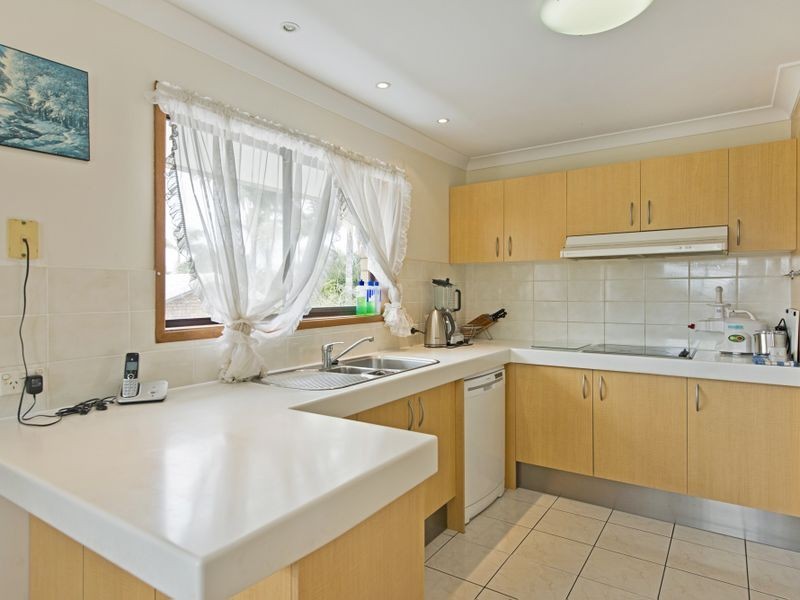 10 Anemone Avenue, Hollywell QLD 4216