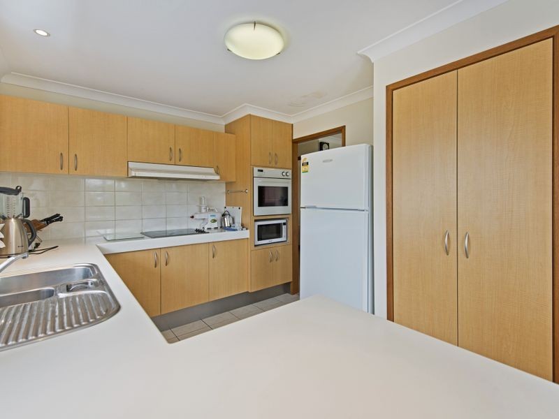 10 Anemone Avenue, Hollywell QLD 4216