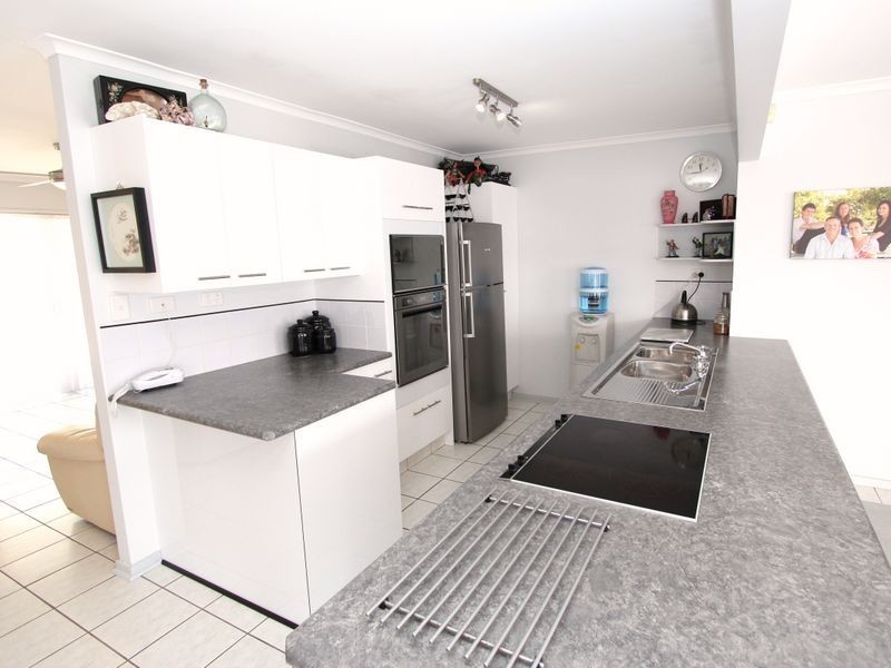 83 Crescent Avenue, Hope Island QLD 4212