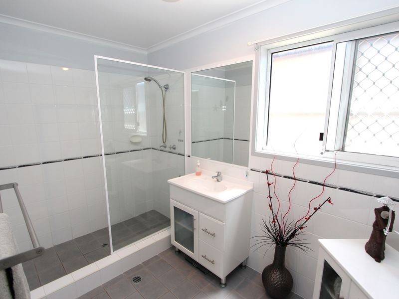 83 Crescent Avenue, Hope Island QLD 4212