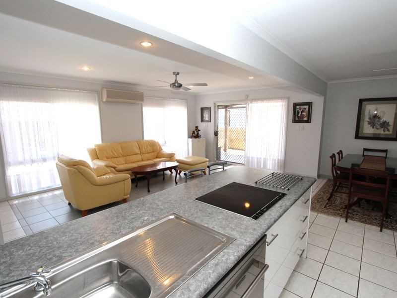 83 Crescent Avenue, Hope Island QLD 4212